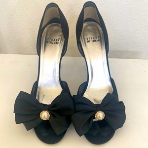 Stuart weitzman, satin bow pep toe heels, black, size 8 1/2, Pearl details